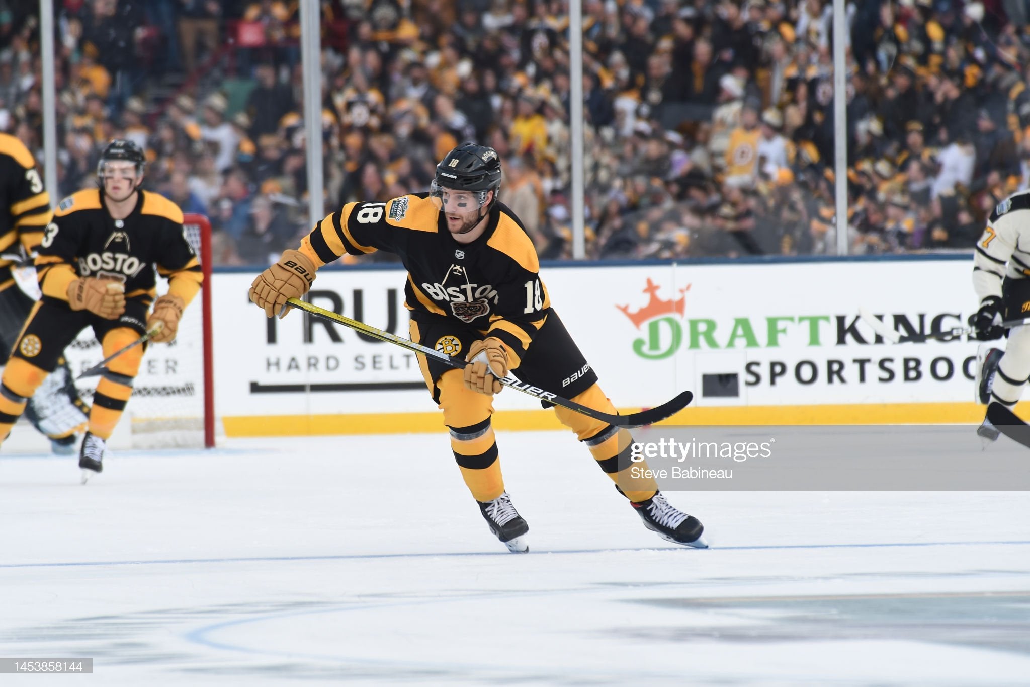 Hampus Lindholm 2023 Fenway Park Skate Winter Classic Boston Bruins Photo -  Dynasty Sports & Framing