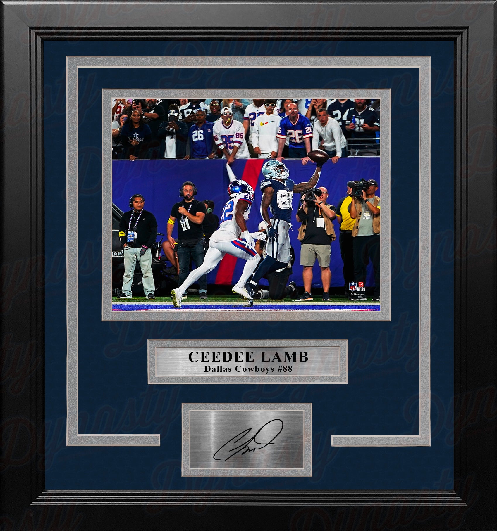 CeeDee Lamb One-Handed Touchdown Catch Dallas Cowboys 8 x 10 Framed  Football Photo - Dynasty Sports & Framing