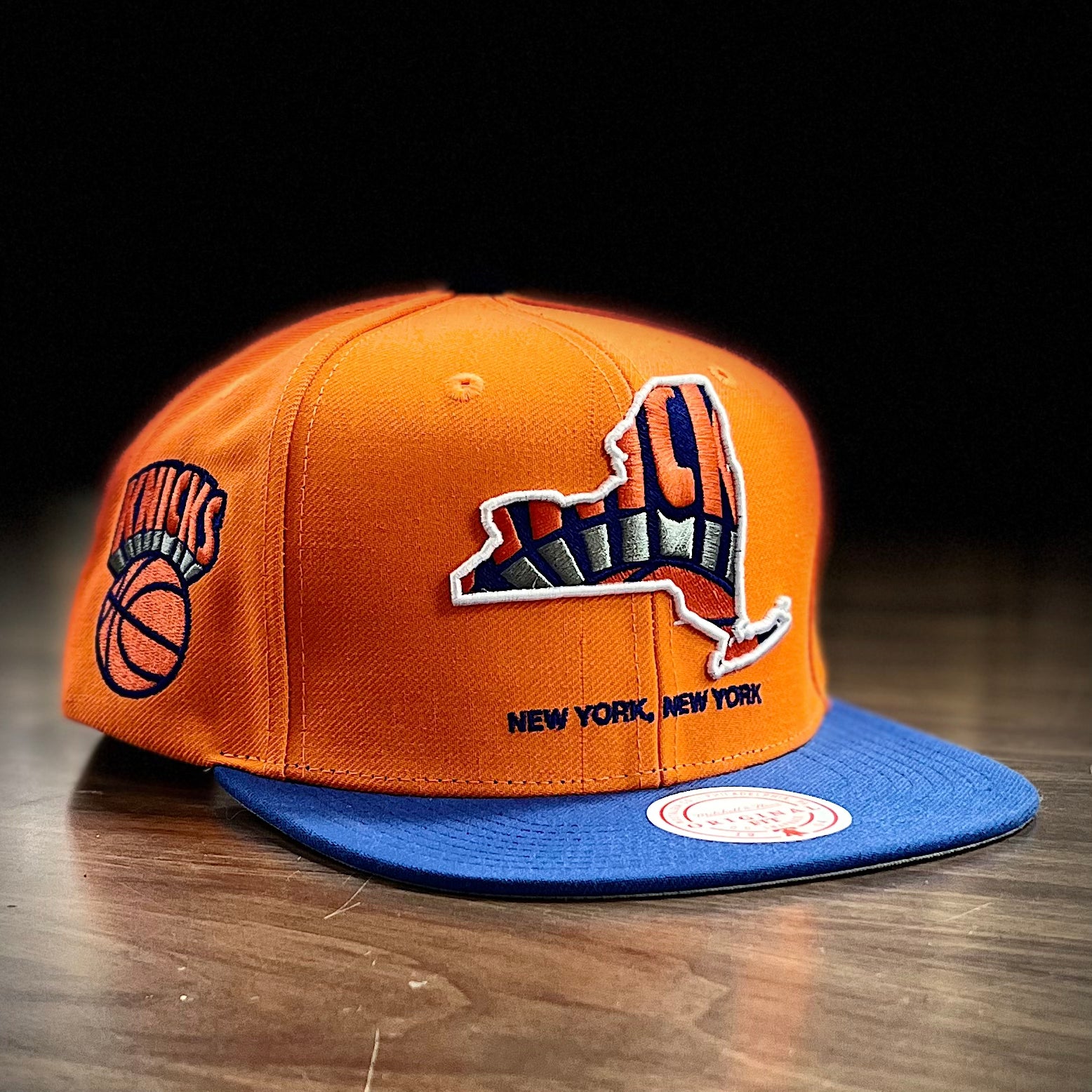 Mitchell & Ness Men's New York Knicks Two Tone Hardwood Classic Snapback Hat