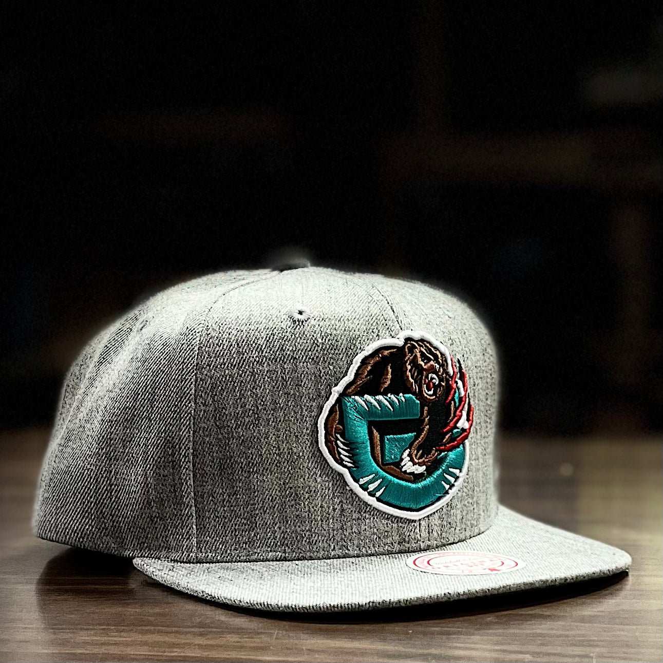 Vancouver Grizzlies Mitchell & Ness Hardwood Classics Satin Reload Snapback  Hat - Black/Red
