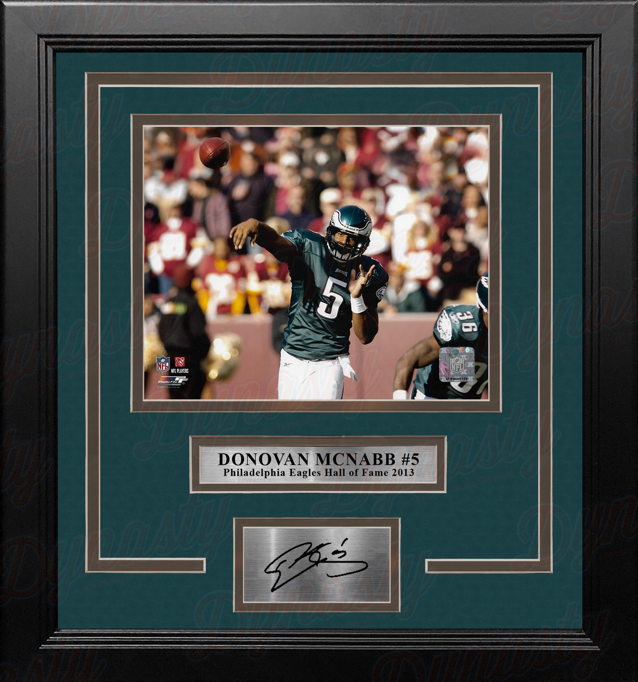 Donovan McNabb in Action Philadelphia Eagles 8" x 10" Framed Football Photo with Engraved Autograph