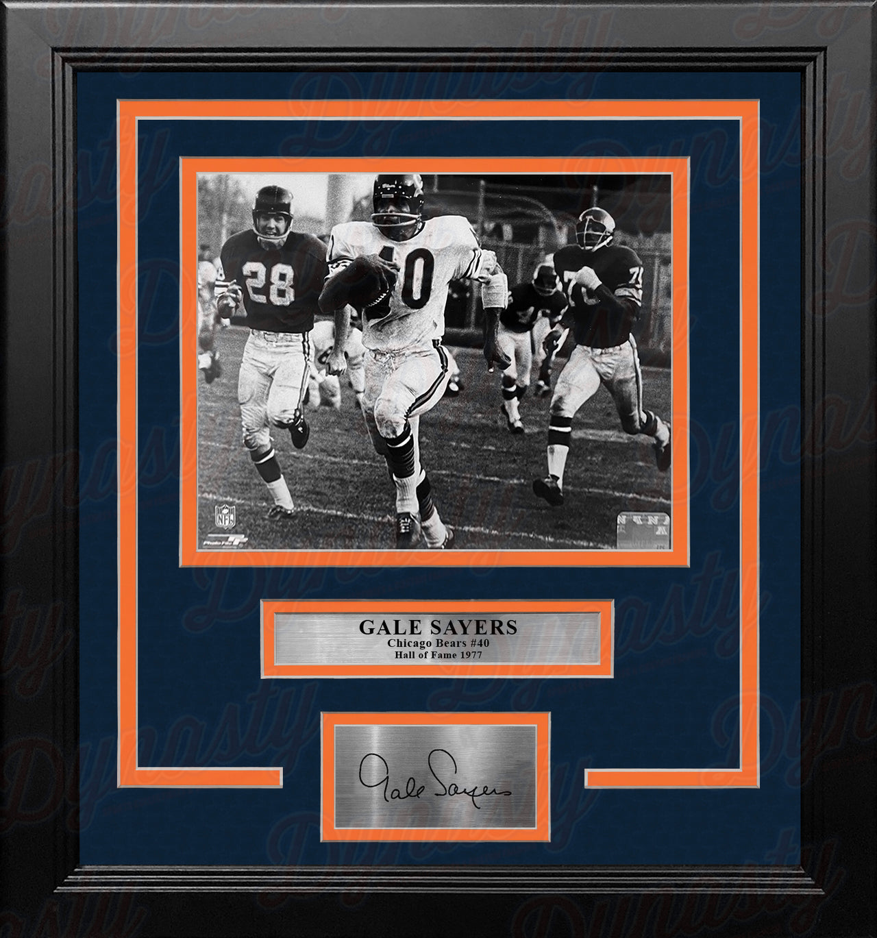 Gale Sayers in Action Chicago Bears 8" x 10" Framed Football Photo with Engraved Autograph - Dynasty Sports & Framing 